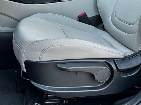 Used 2025 Hyundai Tucson SE image 15