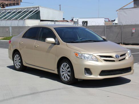 Used 2012 Toyota Corolla LE FWD image 3
