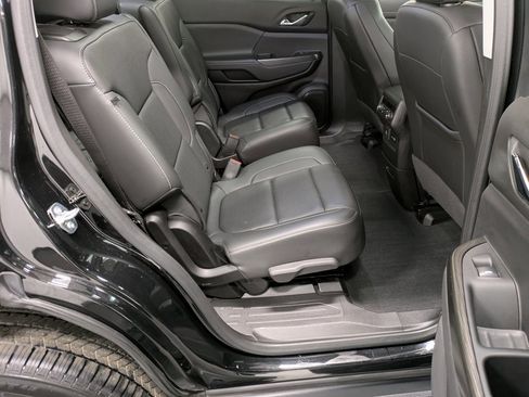 Used 2023 GMC Acadia SLT w/ Elevation Edition image 27