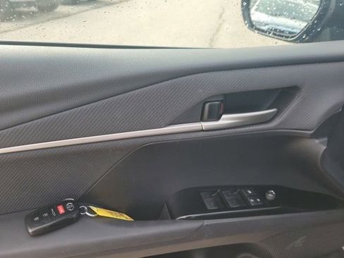 Used 2025 Toyota Camry SE image 15