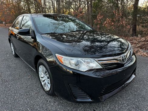 Used 2013 Toyota Camry LE image 2