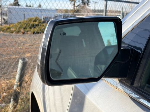 Used 2018 Chevrolet Suburban Premier image 10