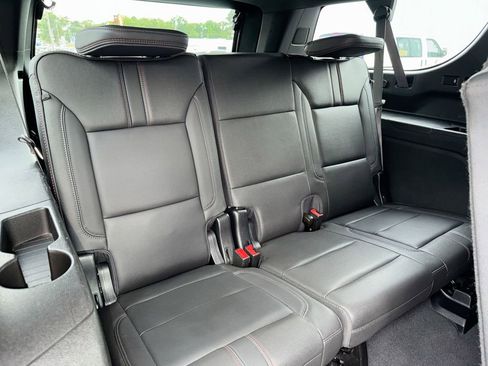 Used 2023 Chevrolet Suburban RST AWD/4WD image 30