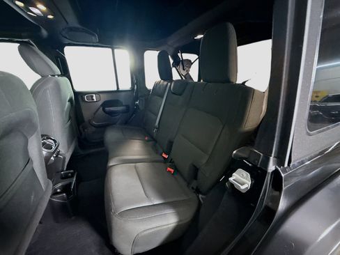 Used 2019 Jeep Wrangler Unlimited Sport S image 25