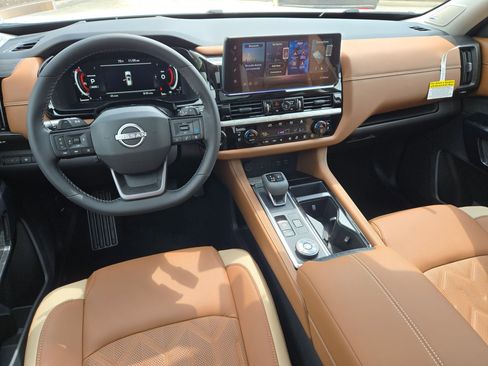 New 2026 Nissan Pathfinder Platinum AWD/4WD image 14