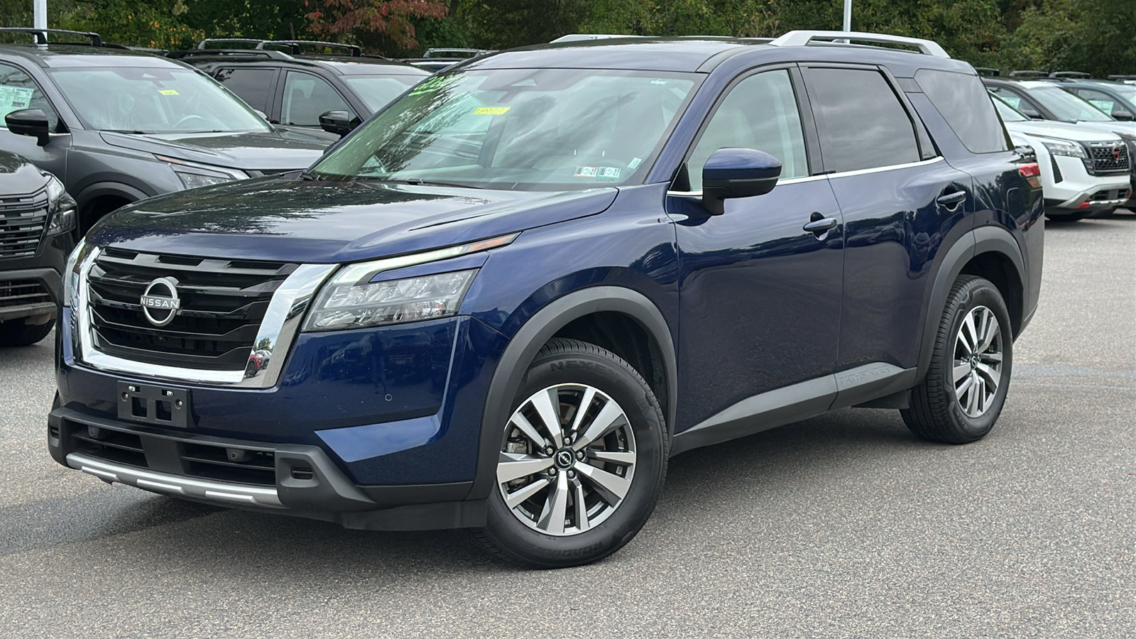 Certified 2025 Nissan Pathfinder SL AWD/4WD image 1