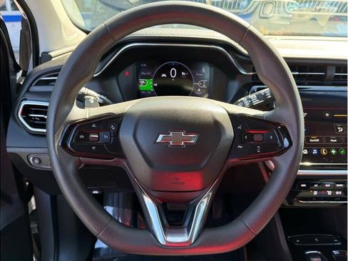 Used 2023 Chevrolet Bolt EUV LT w/ Driver Confidence Package FWD image 8