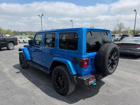 Used 2022 Jeep Wrangler Unlimited Sahara w/ Cold Weather Group image 36