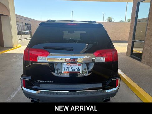 Used 2017 GMC Terrain SLT w/ Driver Alert Package I FWD image 5