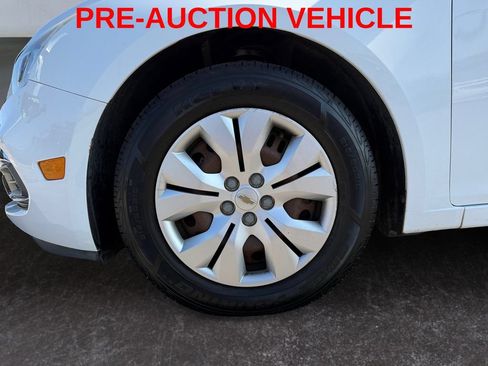 Used 2015 Chevrolet Cruze LS FWD image 9