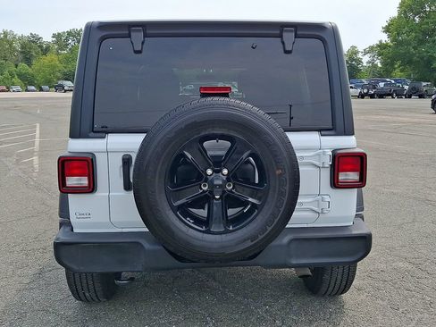 Used 2022 Jeep Wrangler Unlimited Sport AWD/4WD image 8