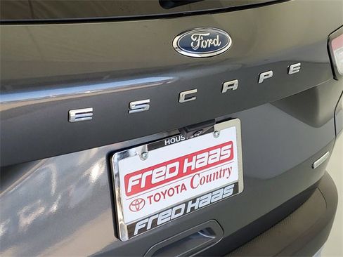 Used 2020 Ford Escape SE image 9