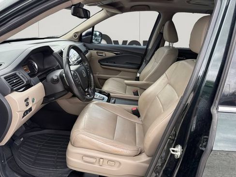 Used 2018 Honda Pilot Touring image 11