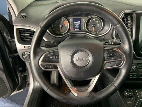 Used 2019 Jeep Cherokee Latitude Plus w/ Comfort/Convenience Group AWD/4WD image 30