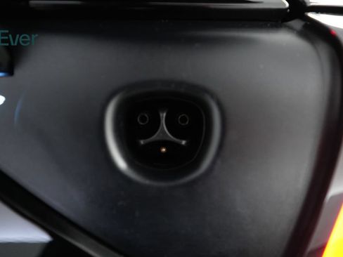 Used 2022 Tesla Model Y Long Range AWD/4WD image 10