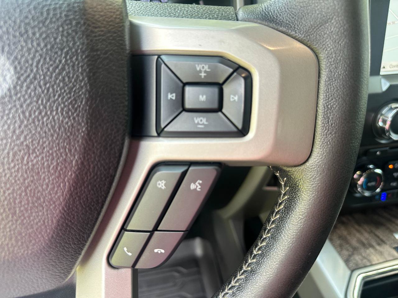 Used 2018 Ford F350 Lariat w/ Lariat Ultimate Package AWD/4WD image 35