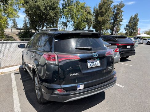 Used 2017 Toyota RAV4 Limited w/ Advanced Technology Package AWD/4WD image 4