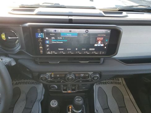 Used 2025 Jeep Wrangler Sahara image 20