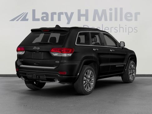 Used 2017 Jeep Grand Cherokee Overland w/ Jeep Active Safety Group AWD/4WD image 2