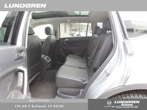 Used 2024 Volkswagen Tiguan SE w/ Panoramic Sunroof Package image 33