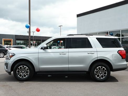 Used 2024 Ford Expedition XLT RWD image 9
