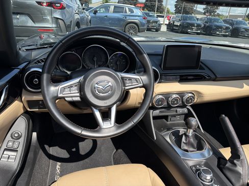 Used 2016 MAZDA MX-5 Miata Grand Touring RWD image 16