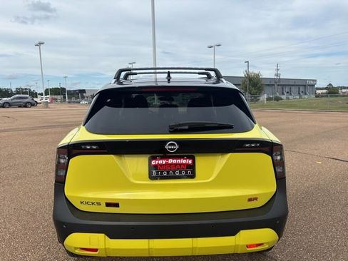 New 2026 Nissan Kicks SR image 3
