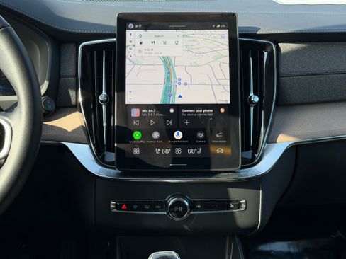Certified 2026 Volvo XC90 B6 Plus AWD/4WD image 16