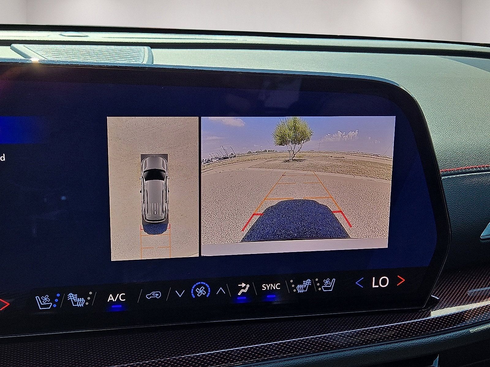 Used 2024 Chevrolet Traverse RS w/ LPO, Floor Liner Package FWD image 27