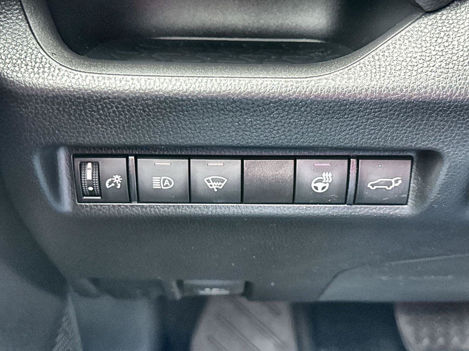 Used 2020 Toyota RAV4 XLE Premium AWD/4WD image 33