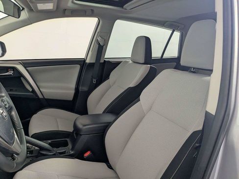 Used 2018 Toyota RAV4 XLE FWD image 13
