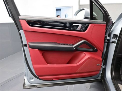 Used 2022 Porsche Cayenne E-Hybrid image 7