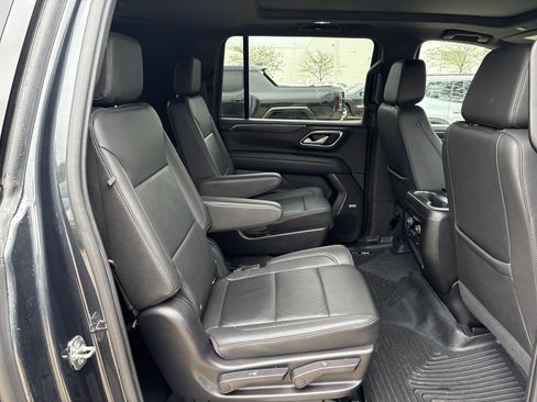 Used 2022 Chevrolet Suburban Z71 w/ Z71 Off-Road Package AWD/4WD image 17