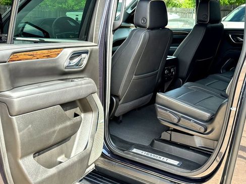 Used 2024 Chevrolet Suburban Premier RWD image 25