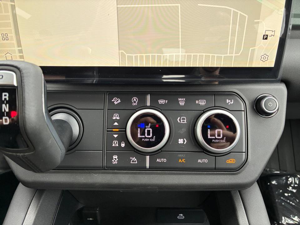 New 2026 Land Rover Defender 110 Trophy Edition AWD/4WD image 18