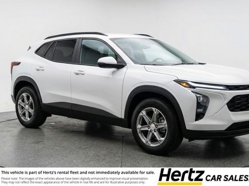 Used 2025 Chevrolet Blazer LT image 1