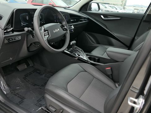 Used 2025 Kia Niro EX image 12