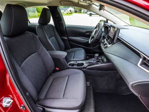 Used 2025 Toyota Corolla LE w/ LE Premium Package FWD image 40