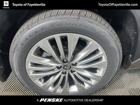 Used 2026 Toyota Highlander Platinum AWD/4WD image 18