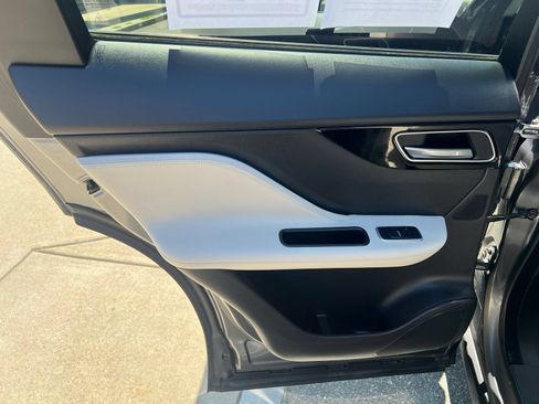 Used 2018 Jaguar F-PACE Prestige AWD/4WD image 15