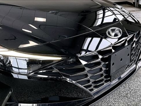 Used 2023 Hyundai Elantra Limited image 29