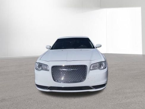 Used 2016 Chrysler 300 Limited RWD image 2