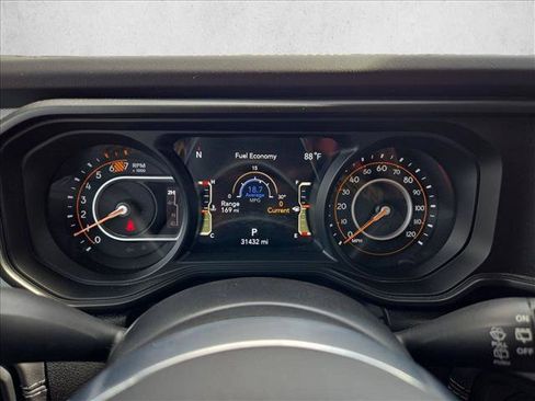 Used 2025 Jeep Wrangler Unlimited Sahara AWD/4WD image 10