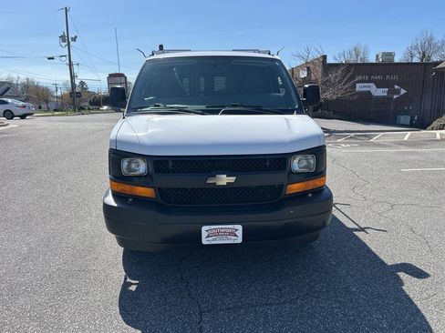 Used 2017 Chevrolet Express 2500 RWD image 4