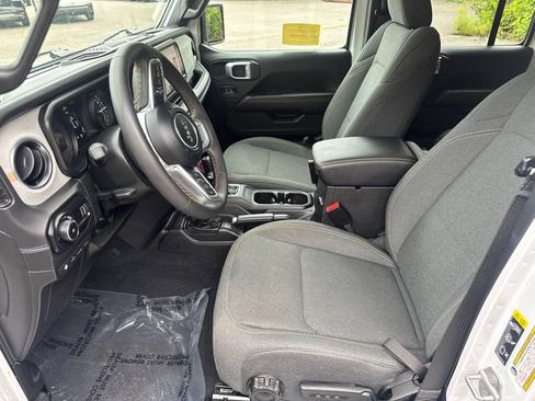Used 2024 Jeep Wrangler Unlimited Sahara AWD/4WD image 26