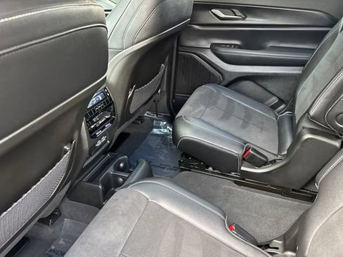 Used 2024 Jeep Grand Cherokee L Altitude AWD/4WD image 14