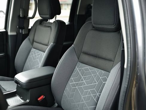 Used 2025 Nissan Frontier SV w/ SV Convenience Package image 20