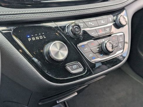 Used 2025 Chrysler Pacifica Select FWD image 25