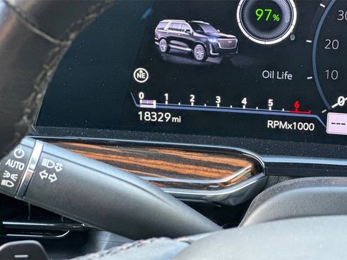 Used 2022 Cadillac Escalade Premium Luxury image 32