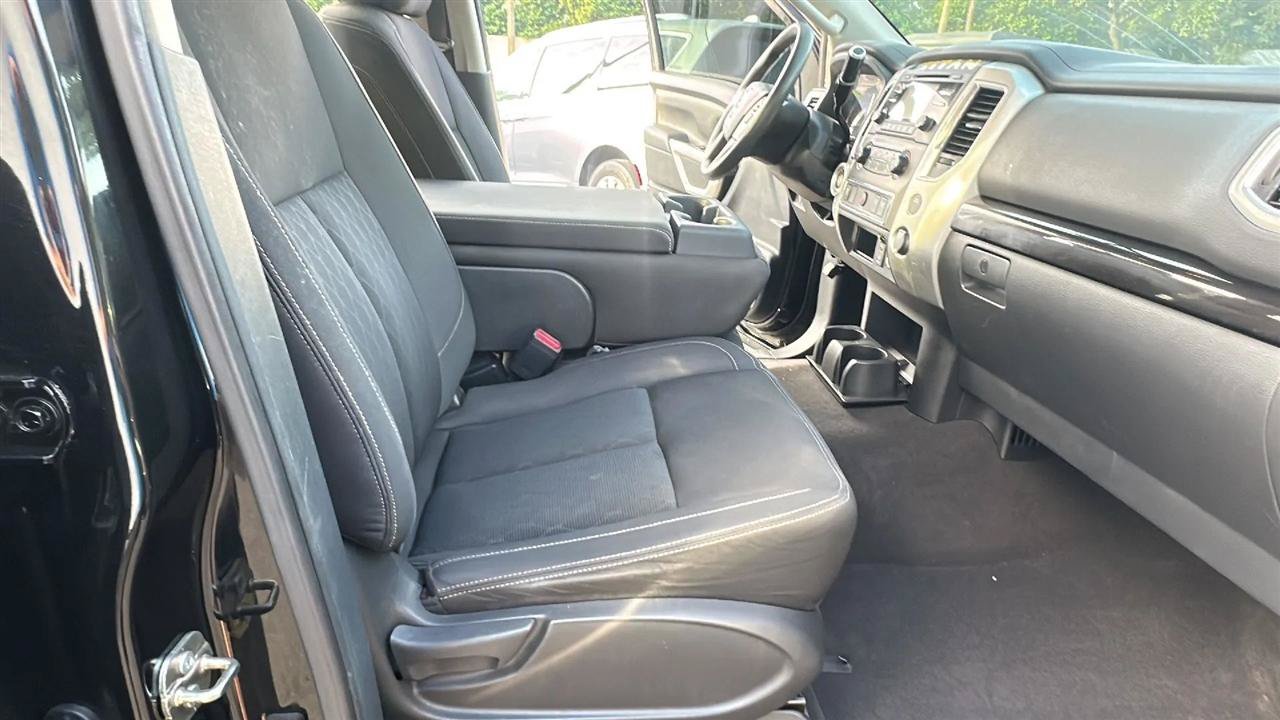 Used 2017 Nissan Titan SV RWD image 31
